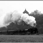 95 0044 nun mit ihren Zug hier Kaulsdorf hinter sich lassend