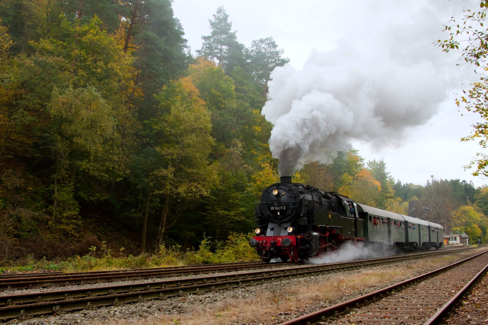 95 1027 verlässt Grenzau in Richtung Ransbach - Baumbach