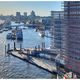 abendlicher Blick von der Elbphilharmonie zum Hafen