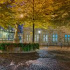 9590S-96S Glasbläserbrunnen Rinteln Herbst Nacht nach Regen