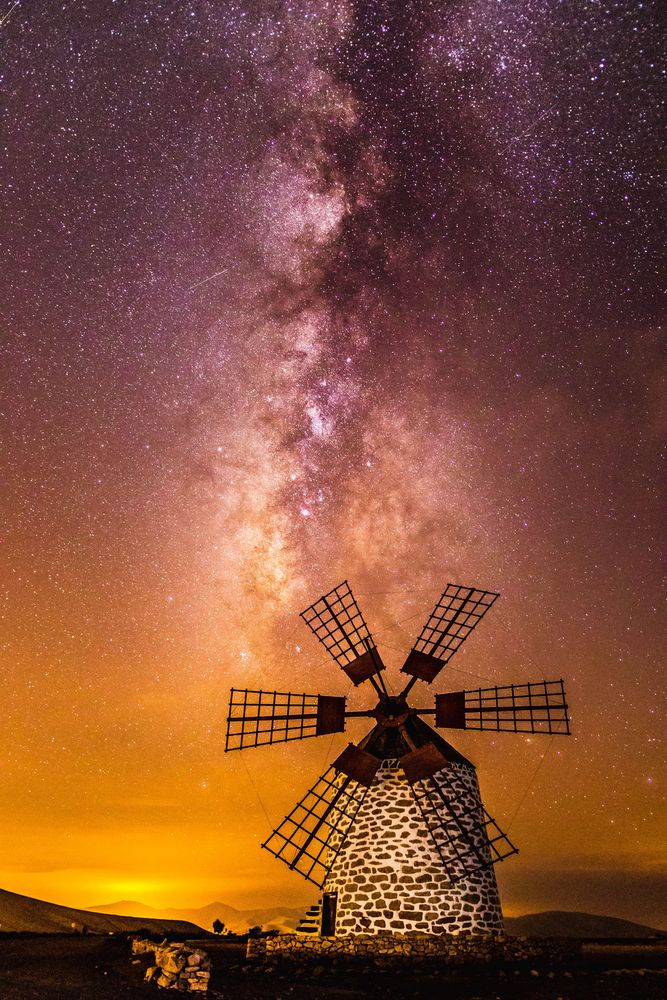 The stunning Windmill of Tefía von Robin Franken