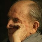 96 Jahre alt und in Gedanken versunken