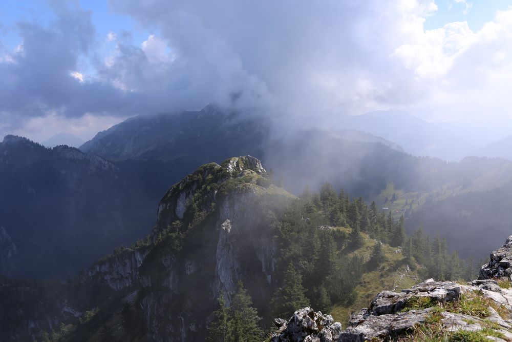 Gipfel im Nebel von Sergei Zimbulov 