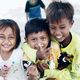 Lachende Kinder auf Lombok
