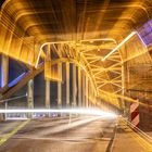 9767TZ Weserbrücke Rinteln Nacht beleuchtet Zoomstrahlen