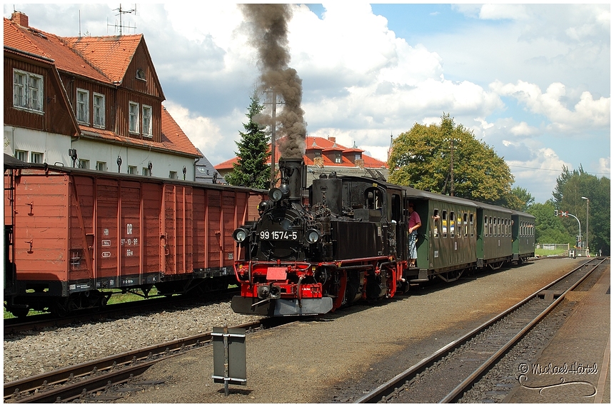 99 1574-5 im Bahnhof Bertsdorf