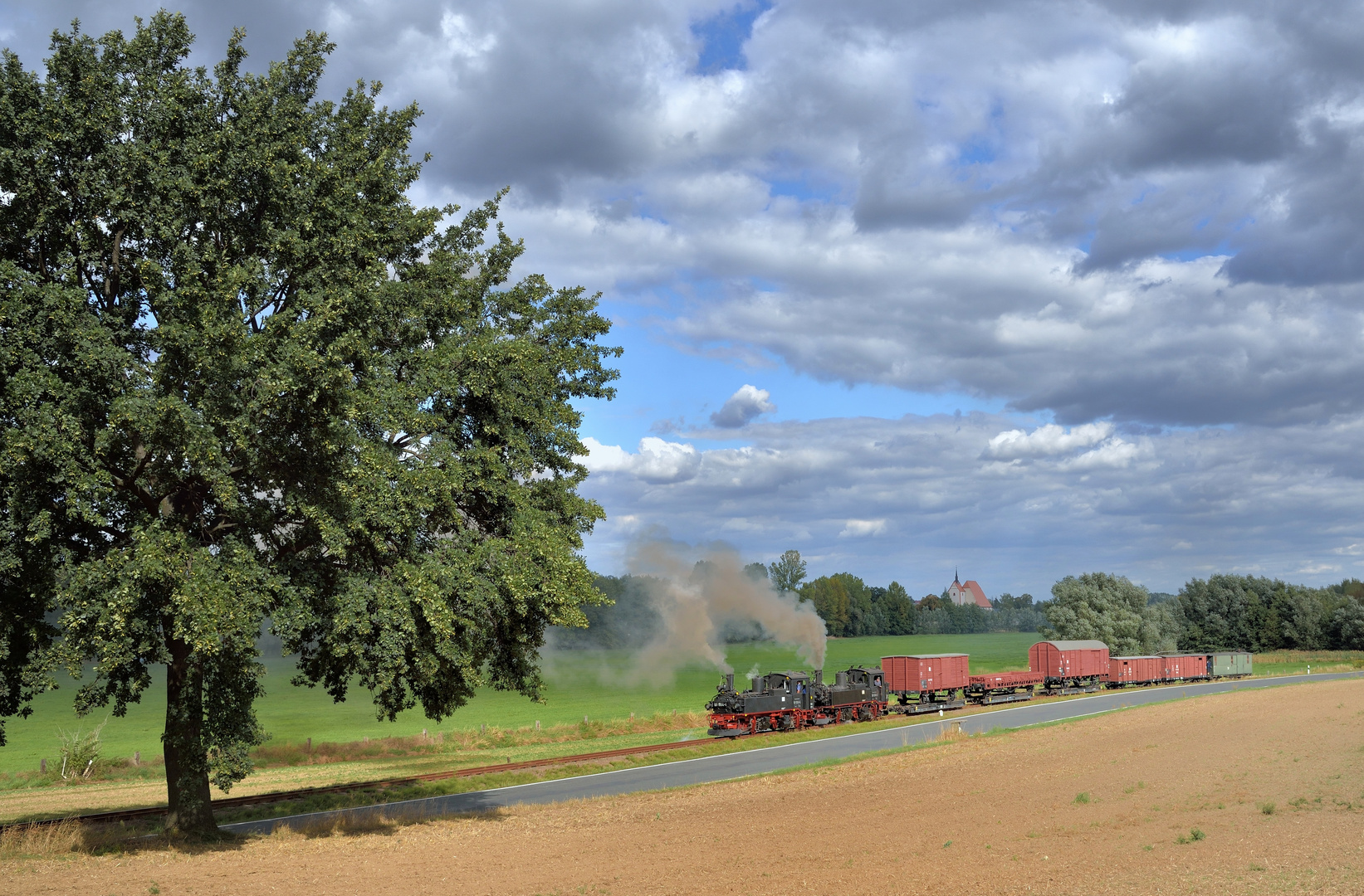 99 1584-4 + 99 1574-5 am 14.09.18 am Kirchturmblick bei Mügeln