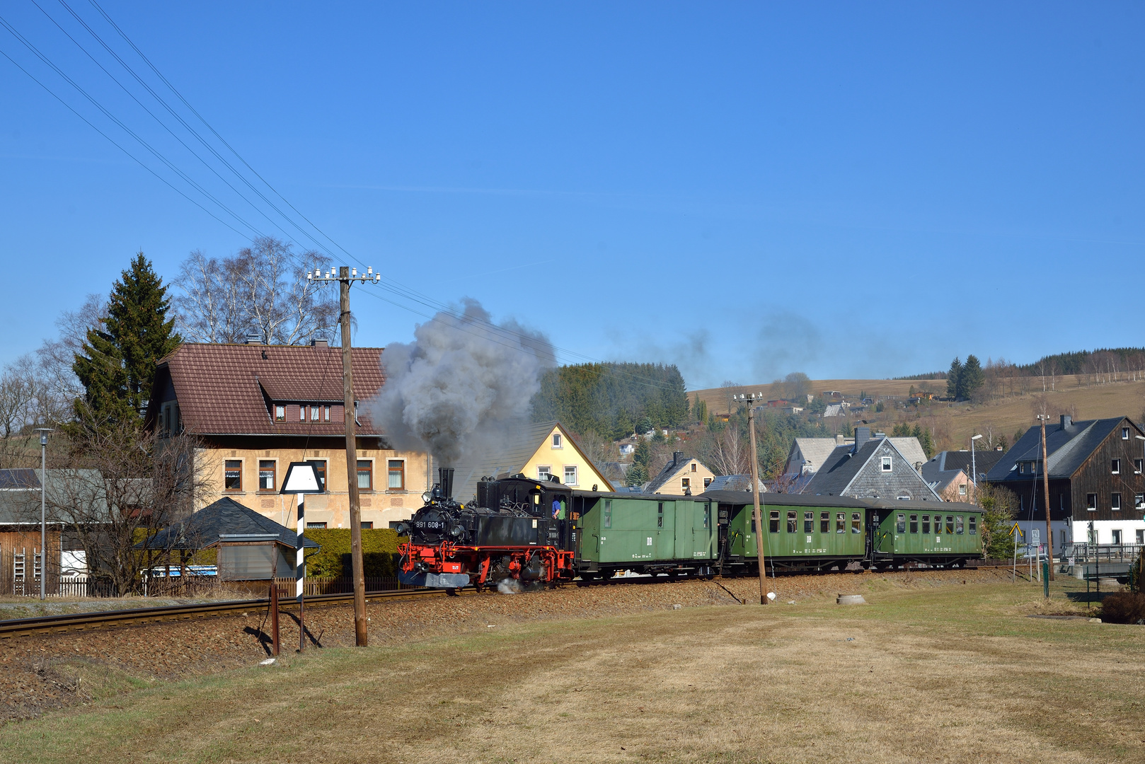 99 1608-1 am 22.03.19 Ausfahrt aus Neudorf