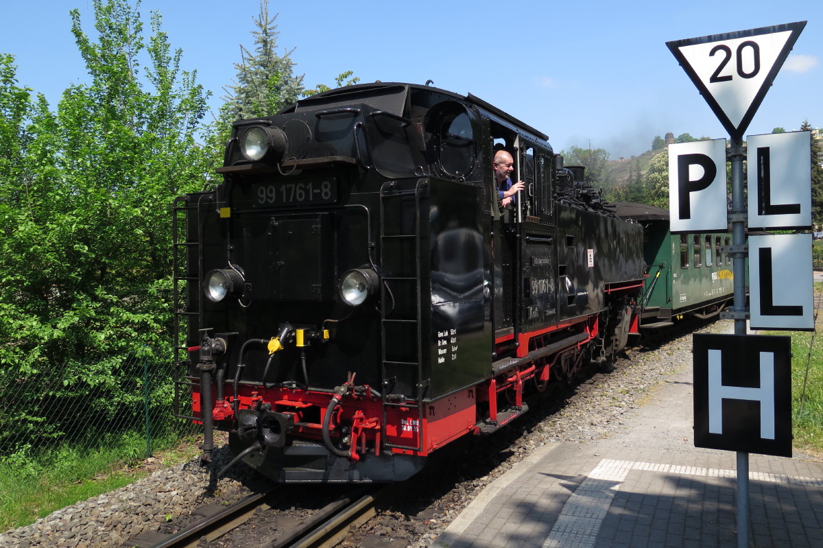 99 1761 der Lößnitzgrundbahn in Weißes Roß