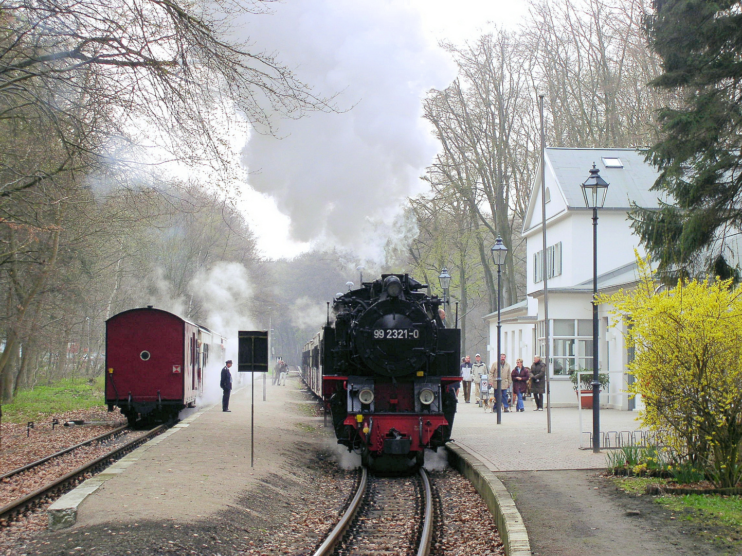 99 2321-0 wartet auf die Ausfahrt