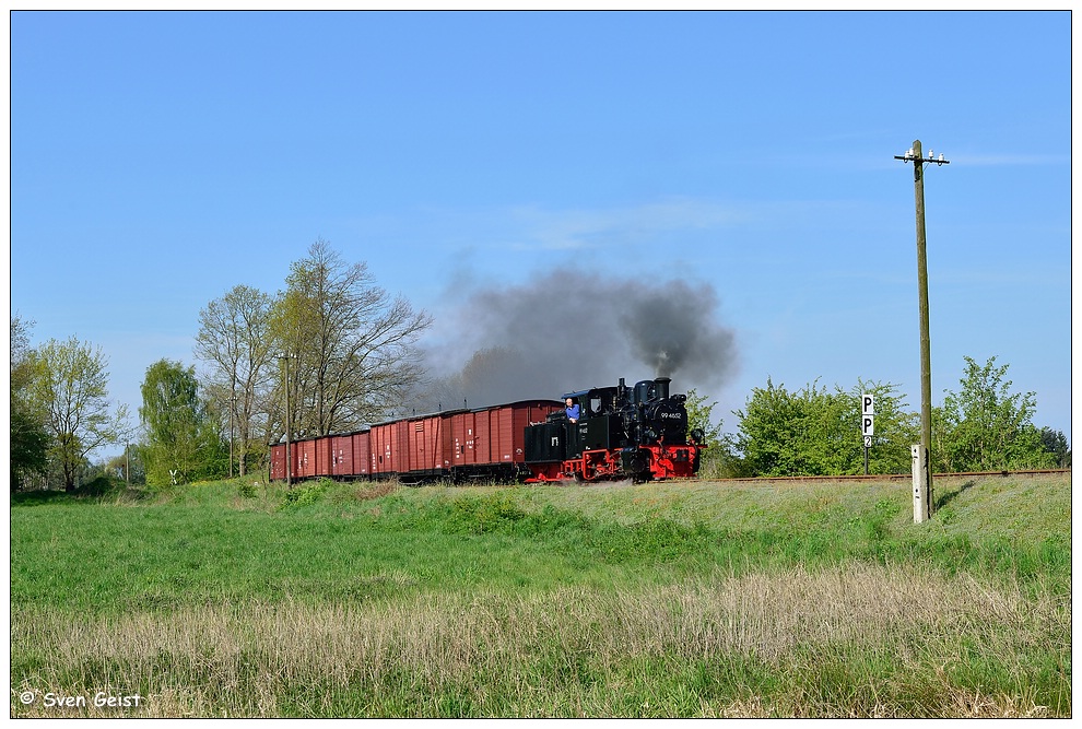 99 4652 mit einem Güterzug bei Lindenberg