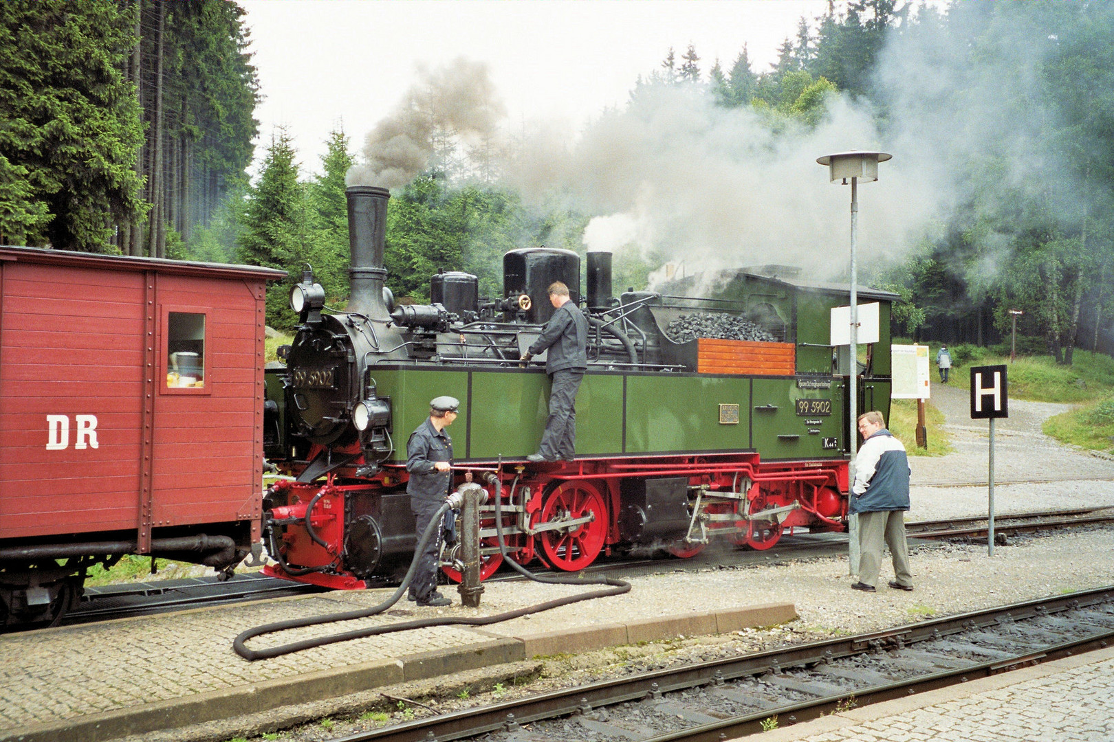 99 5902 beim Wasserfassen