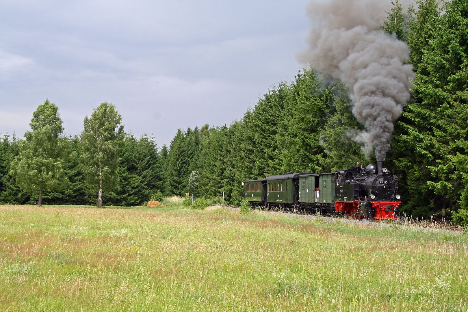 99 6101 mit dem Geburtstagszug