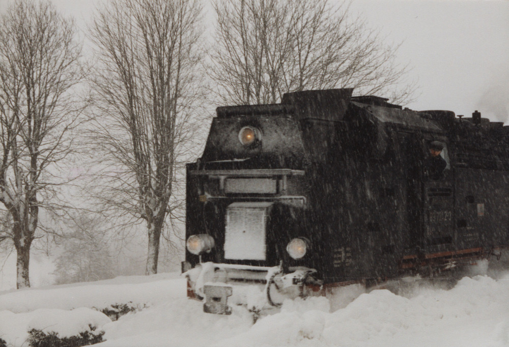 99 7242-3 im Schneetreiben(Harz) Februar 1996