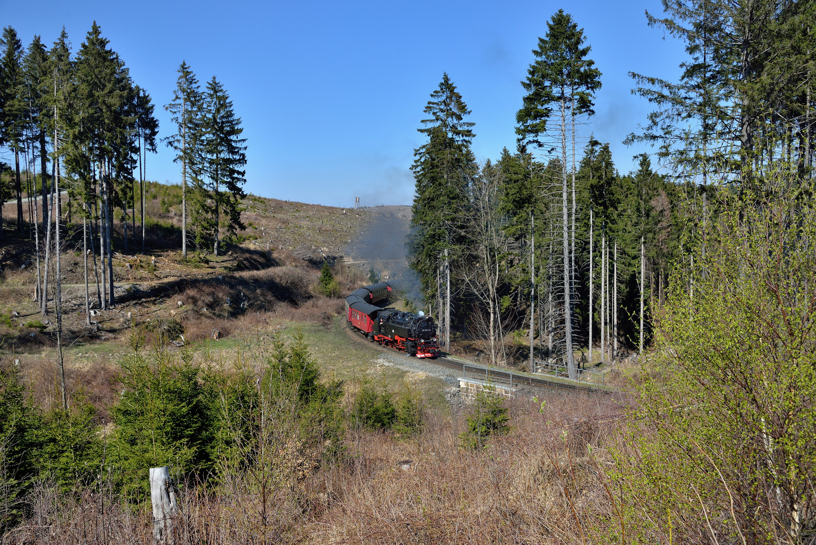 99 7247-2 am 19.04.19 kurz vor dem Gasthof und Hotel bei Drei Annen