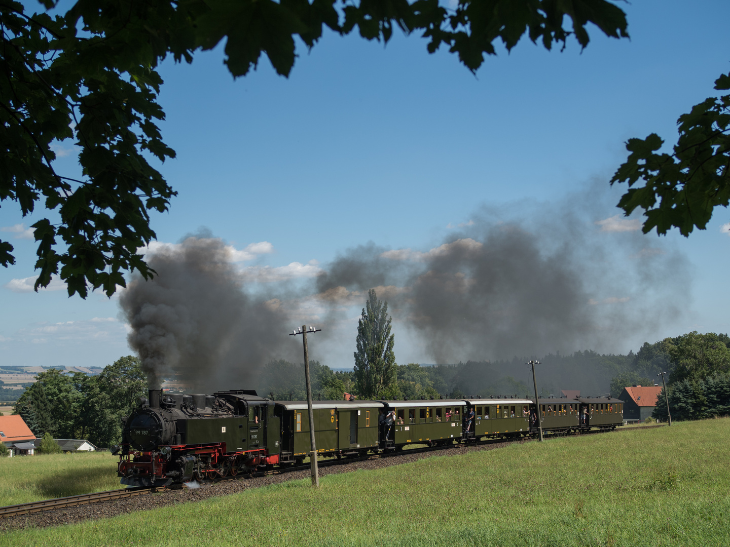 99 787 mit dem DRG-Zug