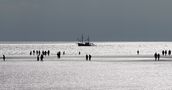 Strandleben und Strandspaziergang am Strand von Büsum by Herbert G 