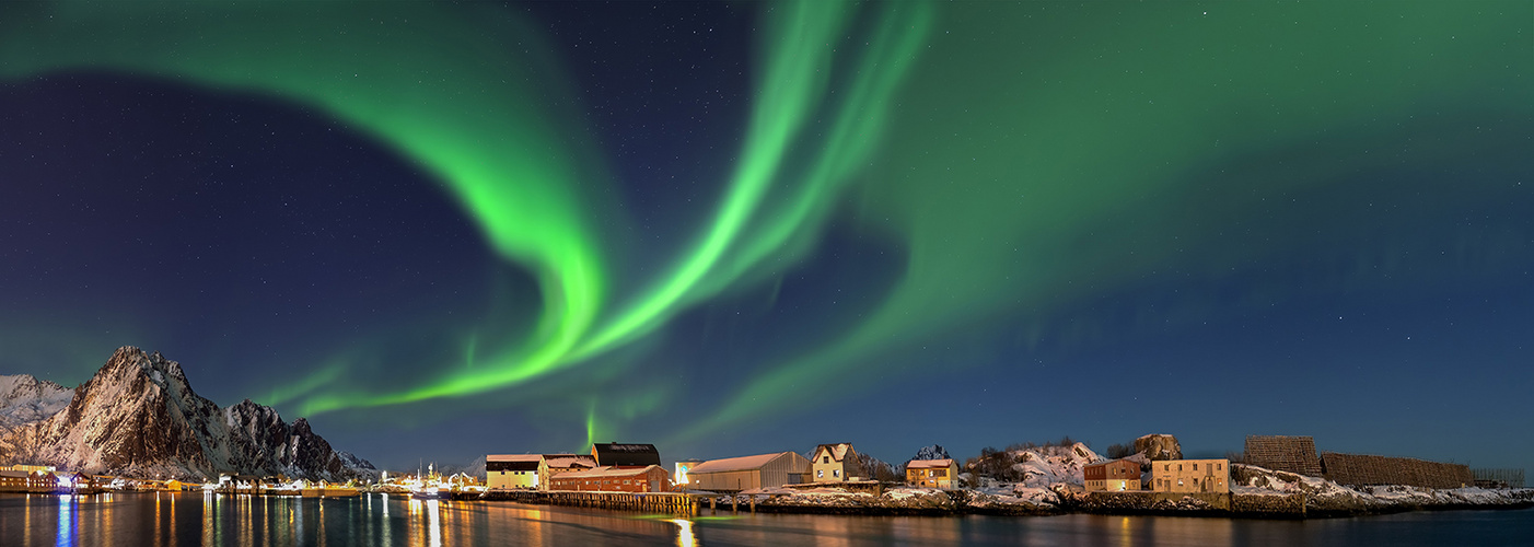 9985G Lofoten Svolvaer Nordlicht  Panorama