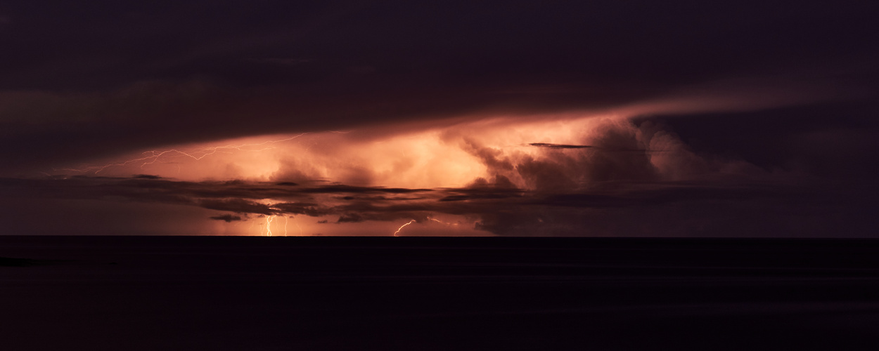 Gewitter über dem Atlantik von Gerd Rösser