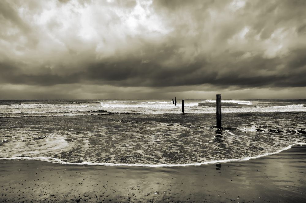 Wolkenstimmung am Meer von Udo Marten