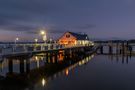 Fähranleger nach Sonnenuntergang in Paihia - Neuseeland von Rainer Bertram