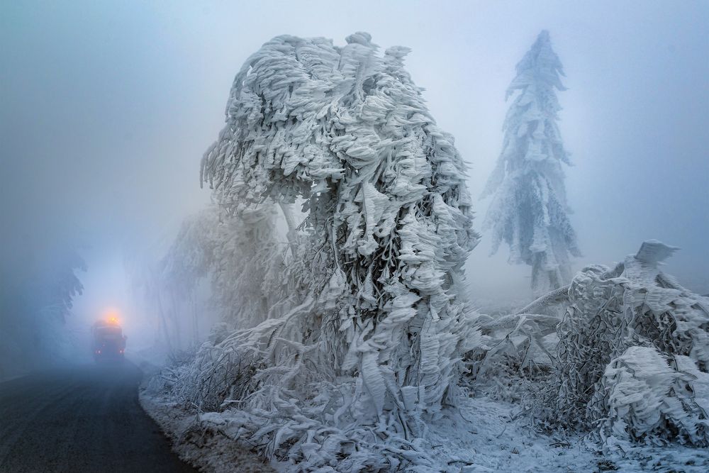 Winterliche Verkehrslage am Jauerling von photofrankyat