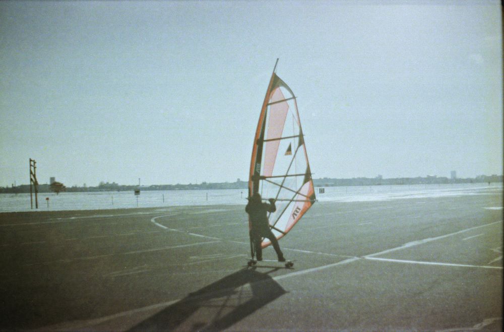 asphalt surfing von Daniel Schöps 