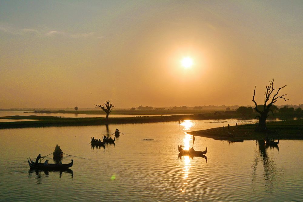 Sunset at U Bein bridge von tunewitsch