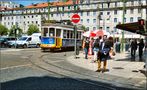 Showing my city....waiting for crossing the street von Vitória Castelo Santos 