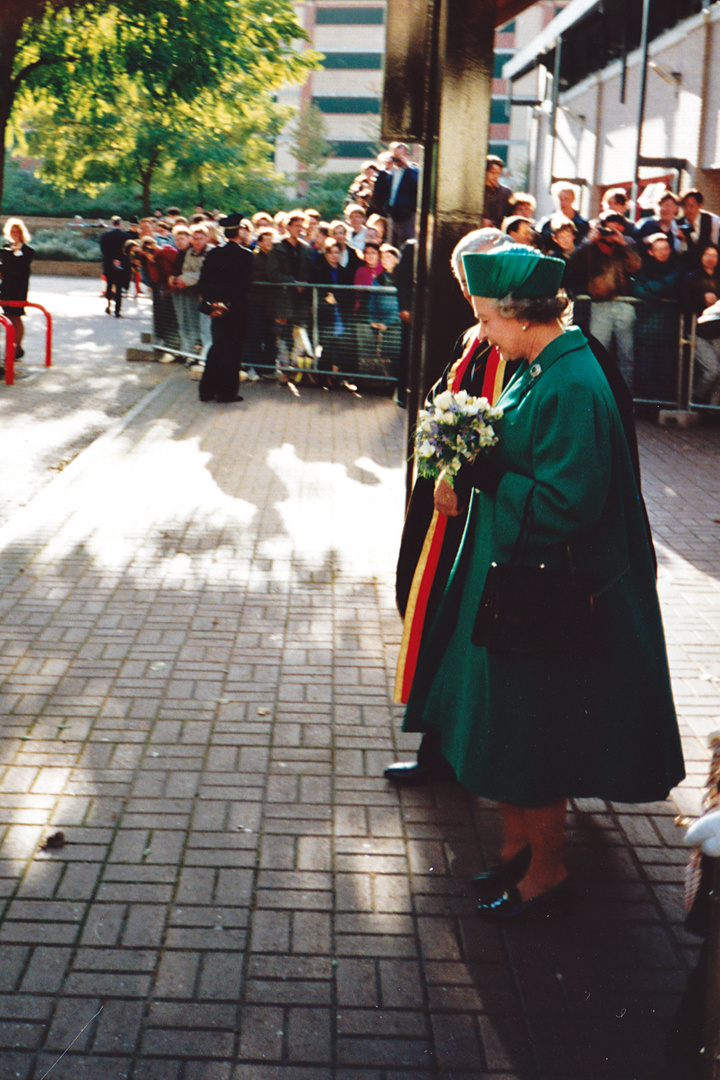 (a) 1993 Queen Elizabeth II