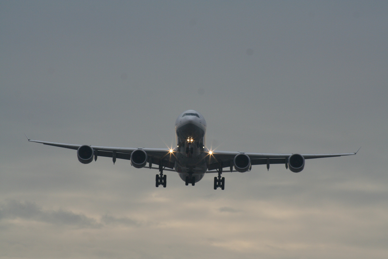 A 340-600 im Anflug auf die neue Frankfurter Nordwestlandebahn