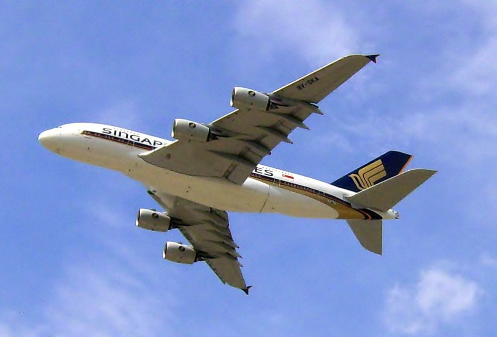 A 380 9V-SKA