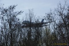 A-380 im Landeanflug auf Frankfurt noch über dem Wald