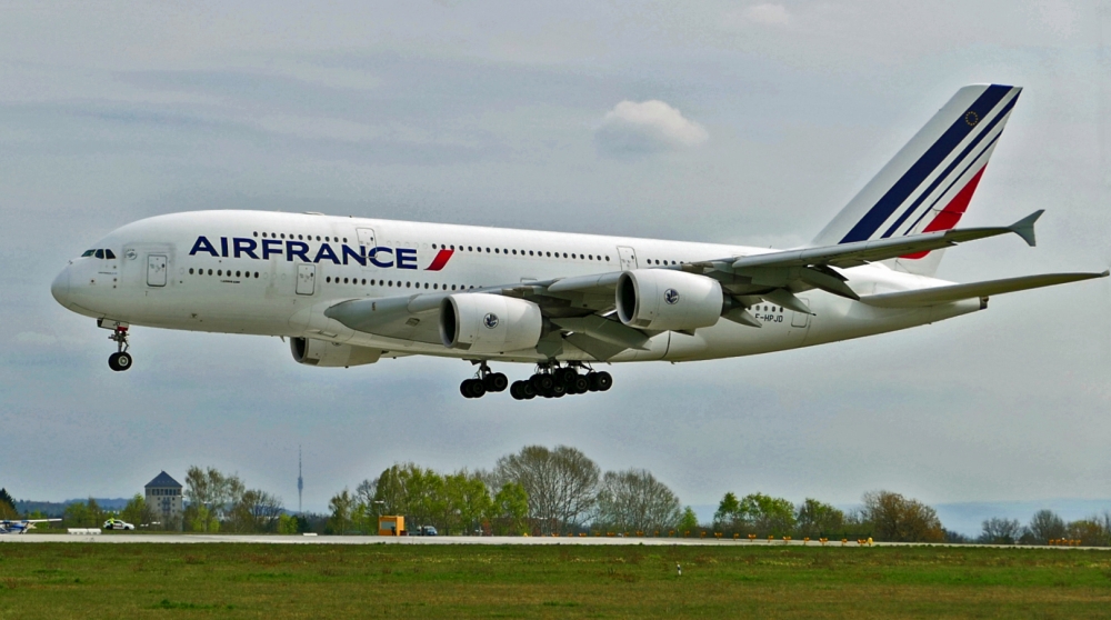 A 380 landet in Dresden