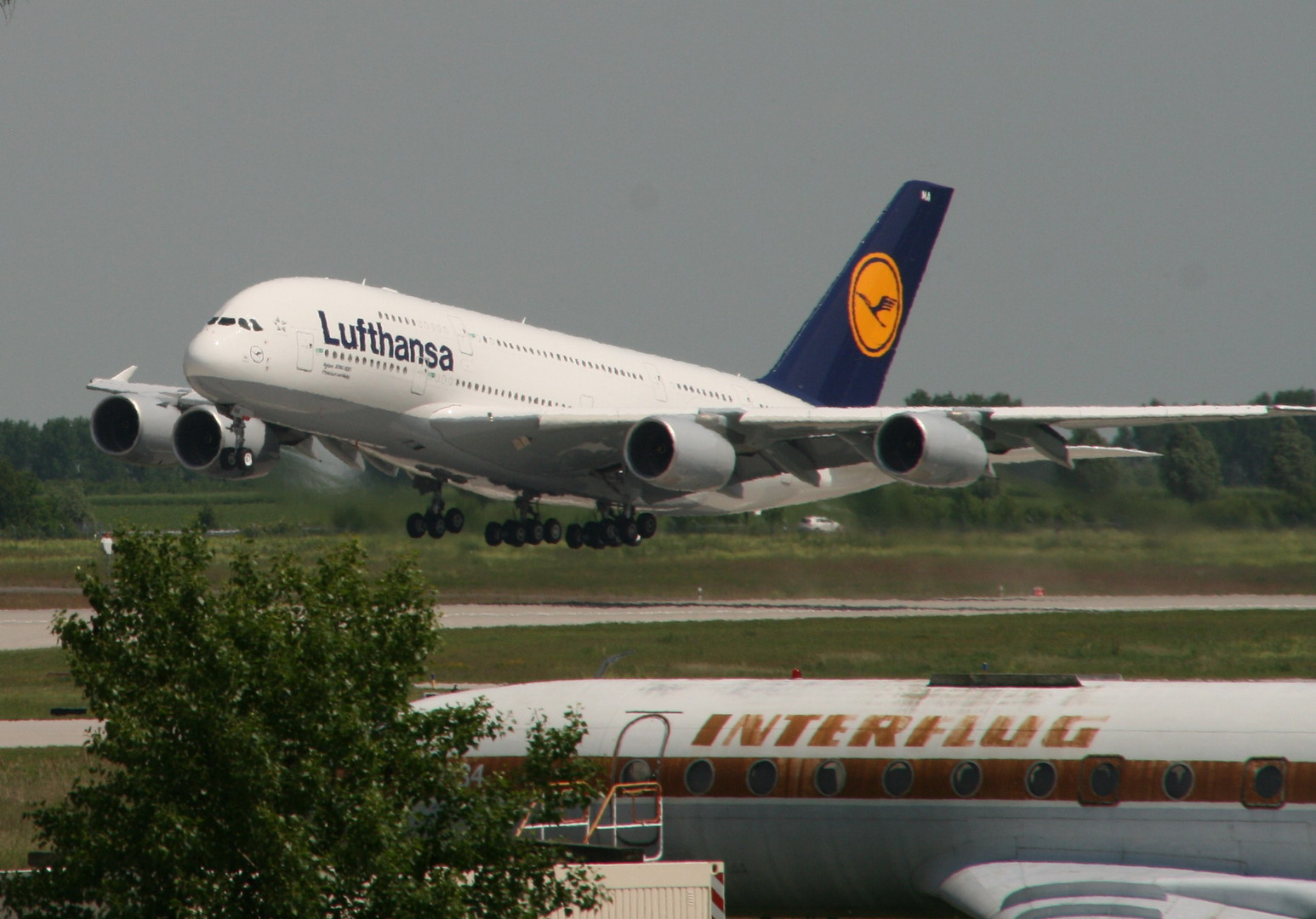 A 380 Lufthansa vs. Interflug