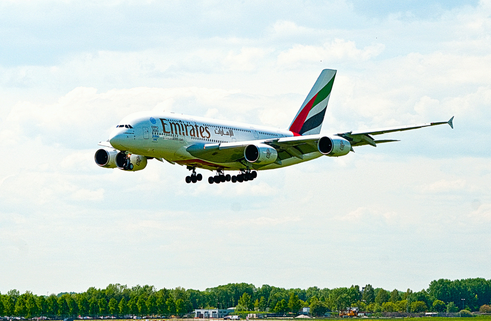 A 380 PÜNKTLICH 12:30 an