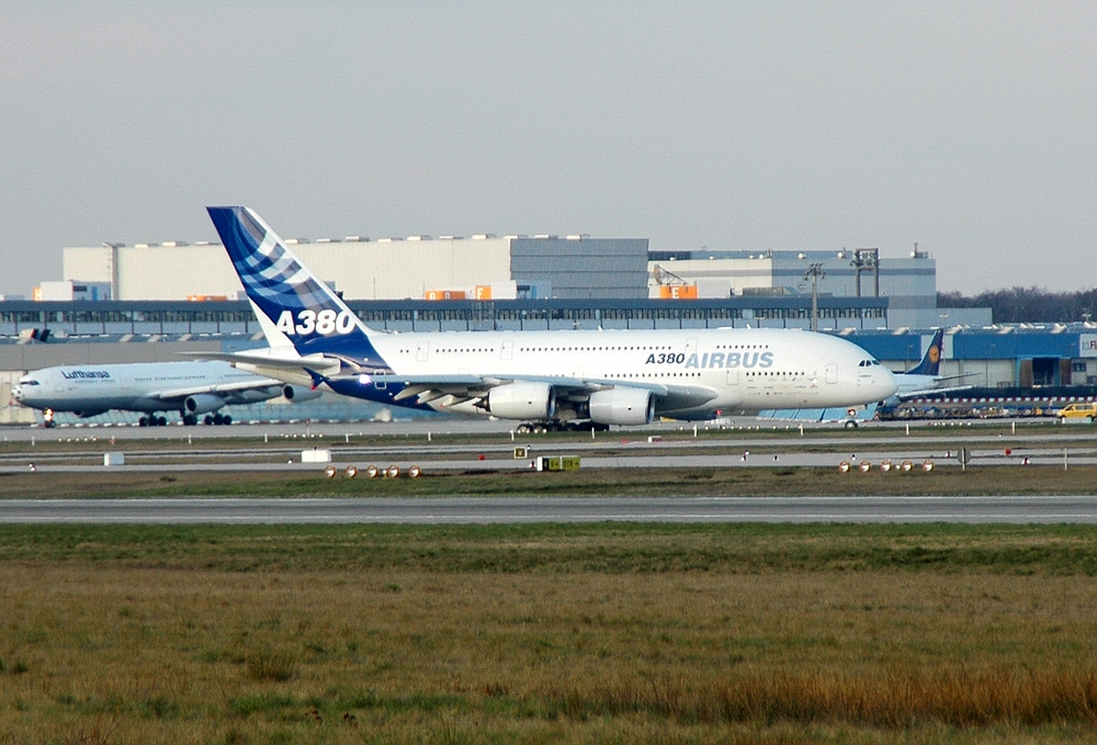 A 380 zum II.x in FRA - aufgenommen von Plattform West