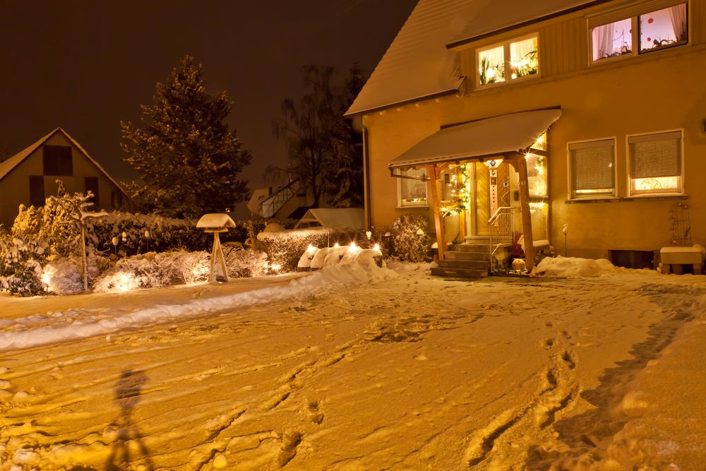 A bisserl Schnee vorm Haus :-)