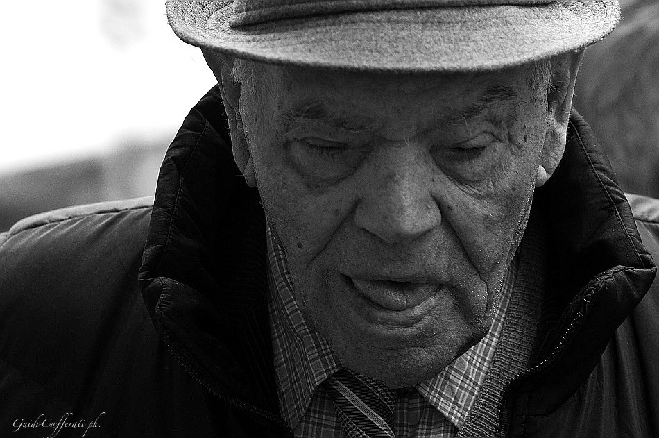 A BOCCA APERTA Foto % Immagini| essere anziani, la terza eta', anziano