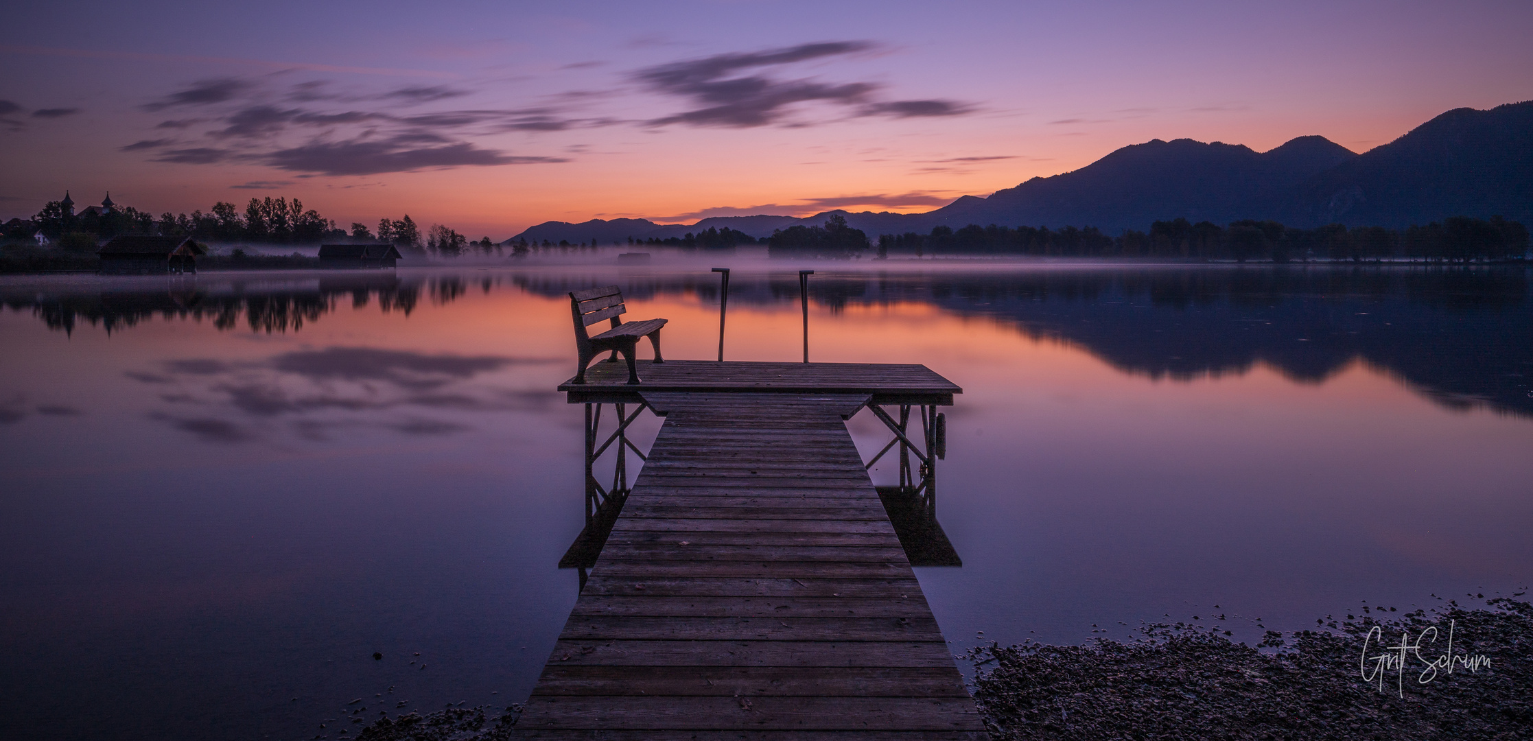 a calm morning at lake kochelsee