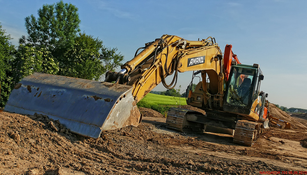 a CAT 345LB / HDR