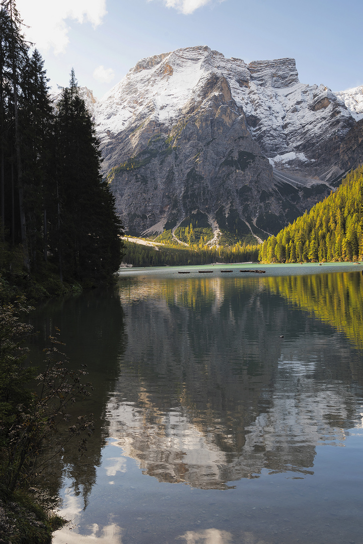 A cold morning at Lago di Braies