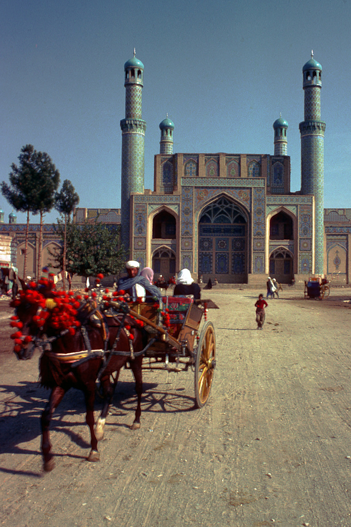 A colored hackney in front of the Friday Mosque