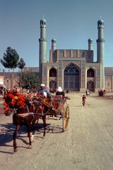 A colored hackney in front of the Friday Mosque