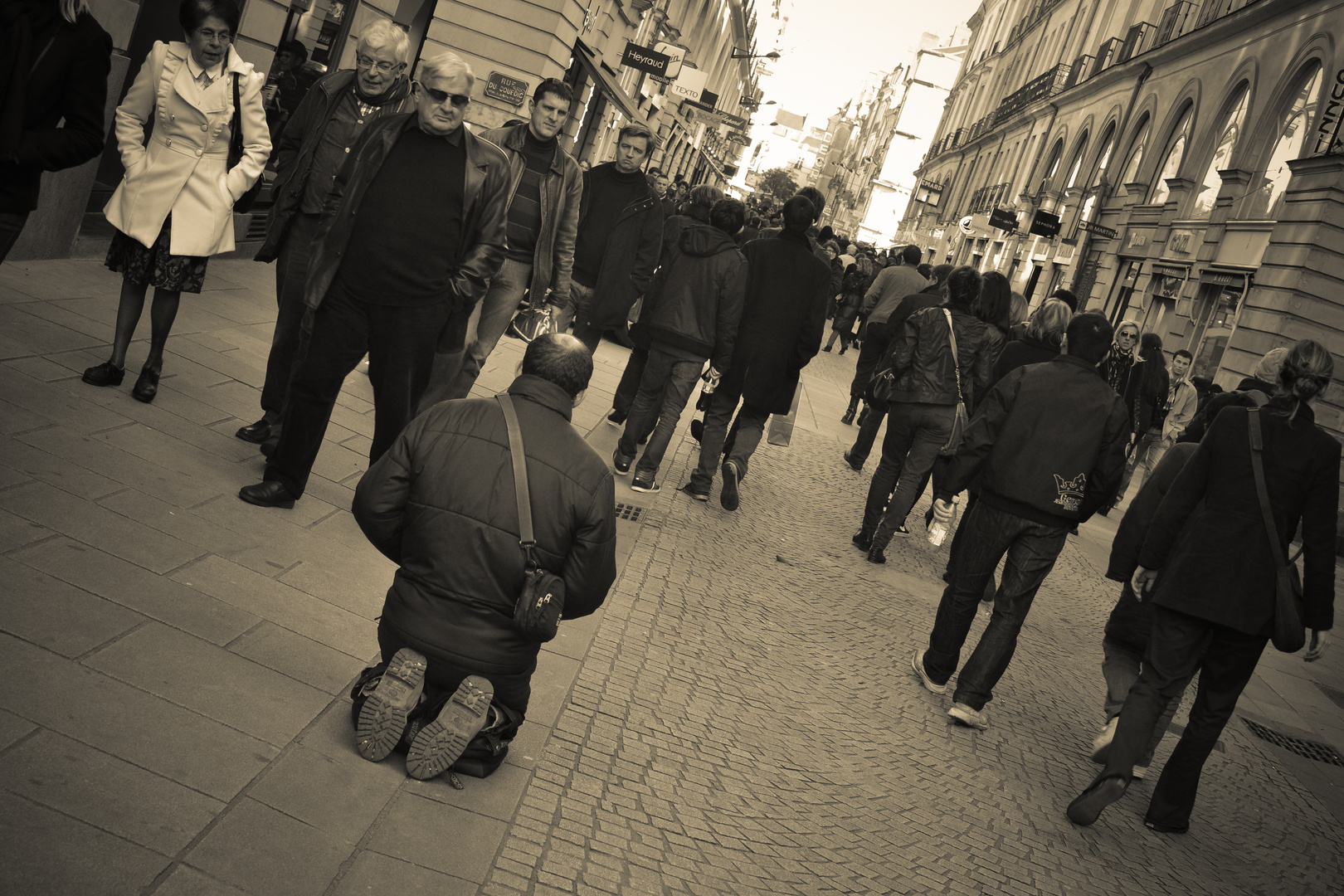 à contre courant