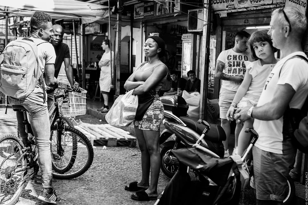 A conversation at the market