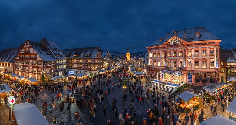 * * * A D V E N T S - K A L E N D E R H A U S * * *