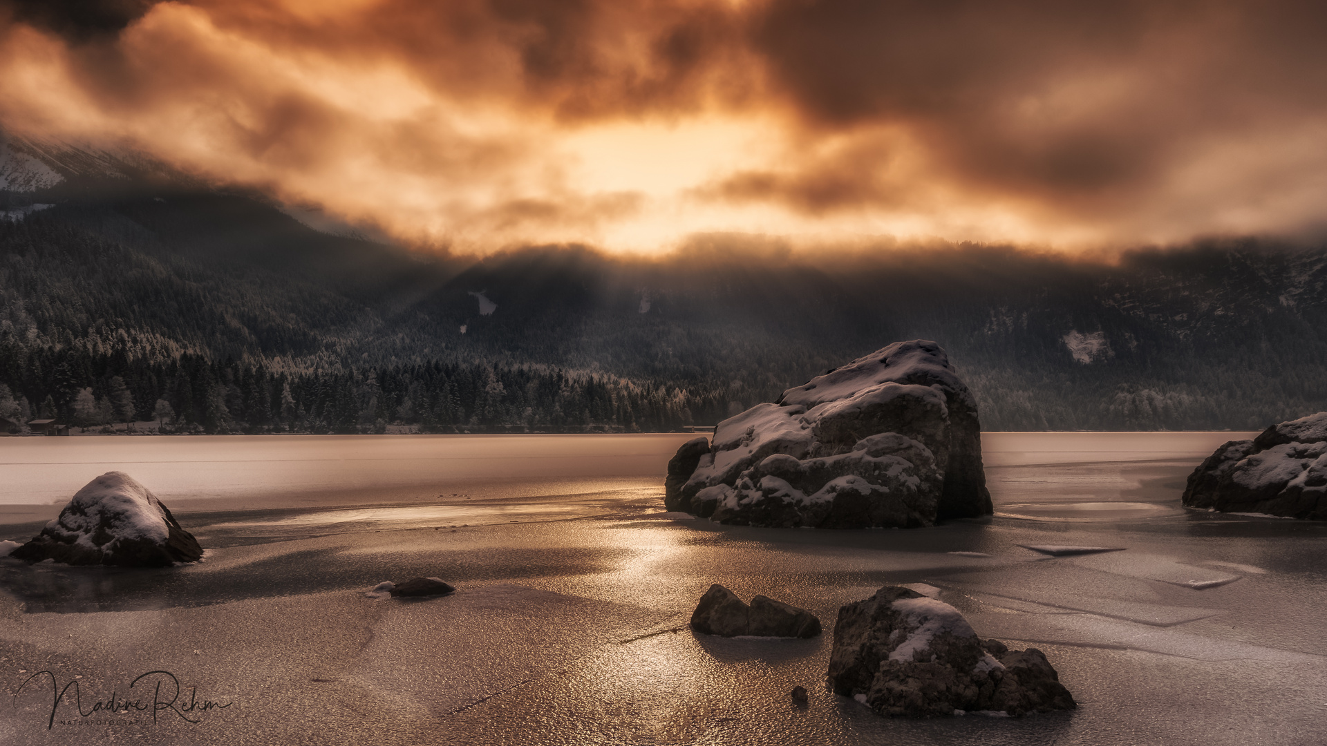 A dramatic cloud atmosphere at Eibsee Lake 