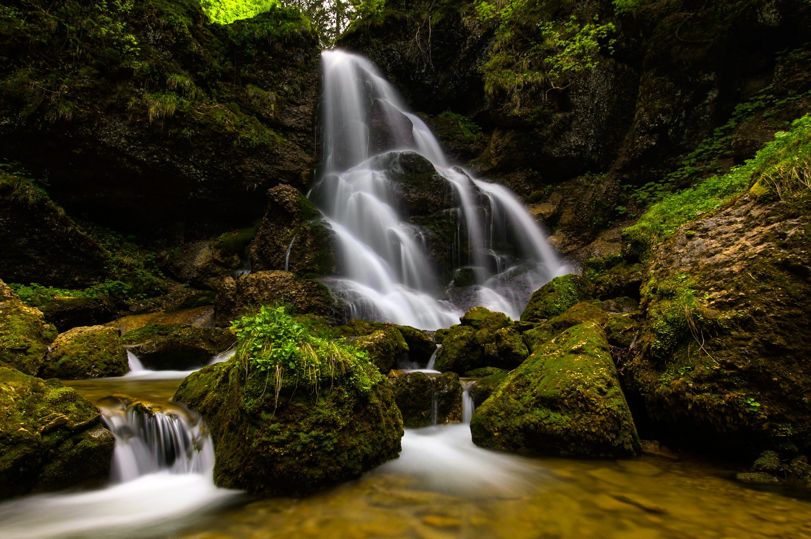 „A DREAM WATERFALL“