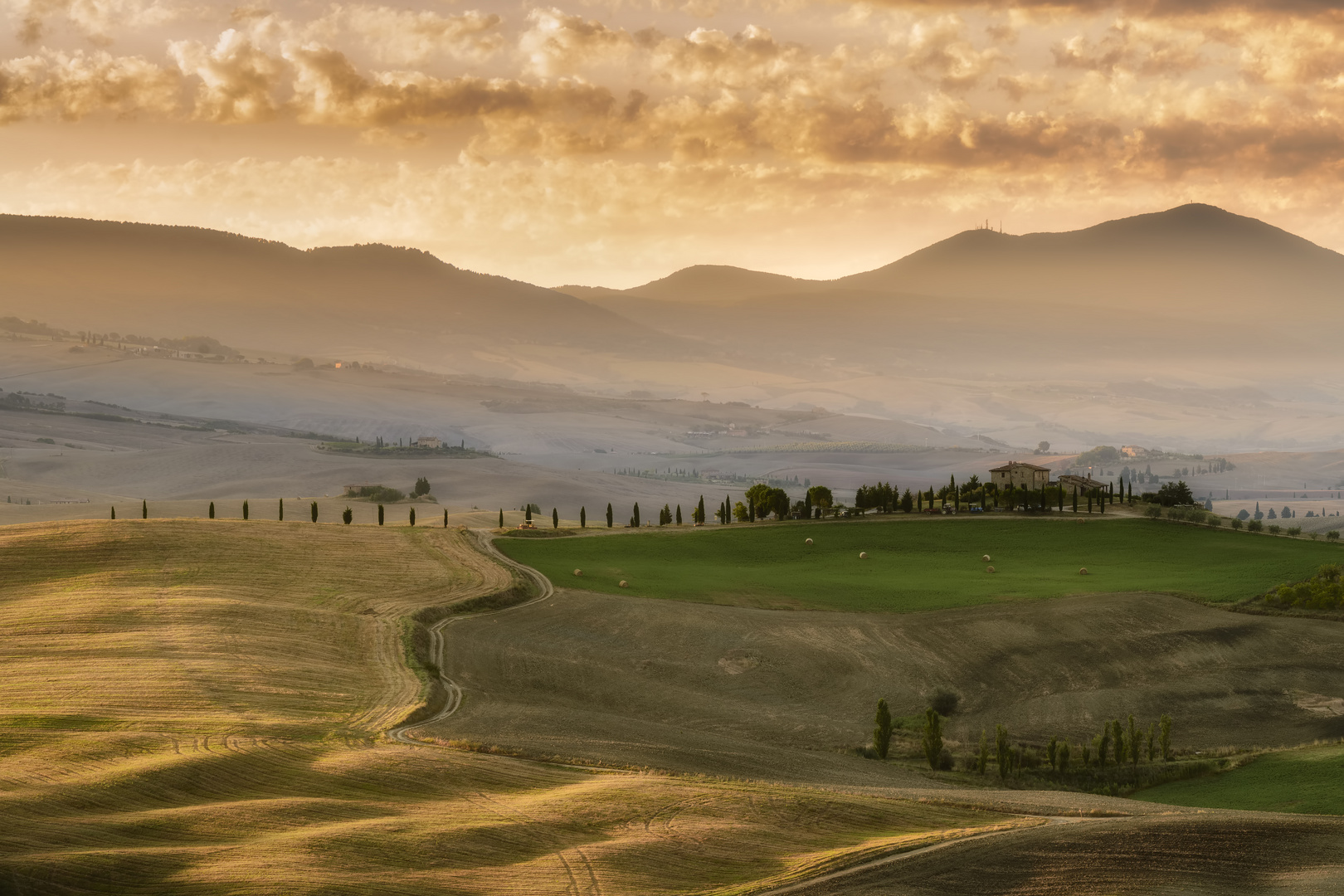 A foggy dawn in val d'Orcia